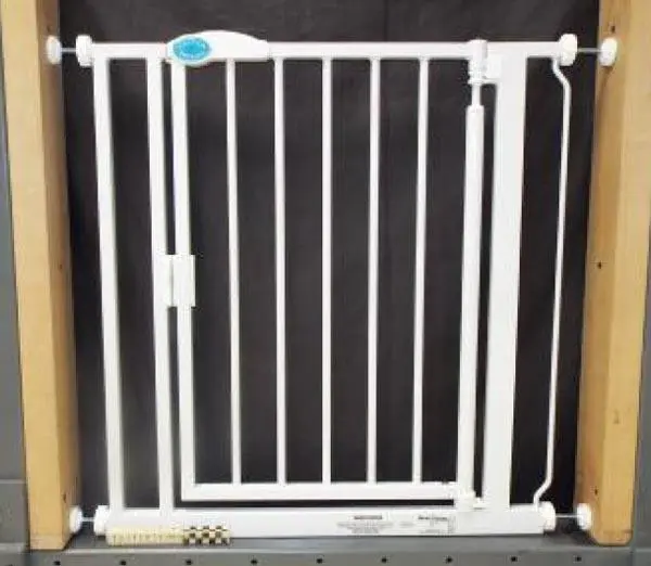 Foto dell’avviso ufficiale: Bettacare Advanced Auto-Close Gate Cancello di sicurezza per bambini — rischio: Lesioni