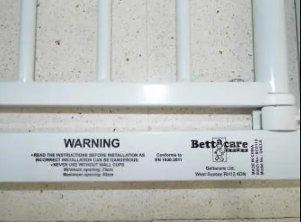 Foto dell’avviso ufficiale: Bettacare Advanced Auto-Close Gate Cancello di sicurezza per bambini — rischio: Lesioni