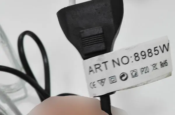 Foto dell’avviso ufficiale: Renifer LED [LED Reindeer] Catena di illuminazione a LED — rischio: Scossa elettrica