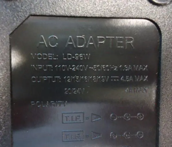 Foto aus der offiziellen Meldung: MAXGOOD Universal Laptop Car and Airplane Adaptor Adapter für Laptops — Risiko: Verbrennungen & Elektrischer Schlag
