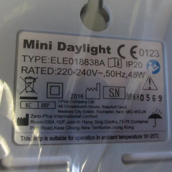 Foto dell’avviso ufficiale: Nature et découvertes Compact Light Therapy Lamp Lampada — rischio: Ustioni & Scossa elettrica