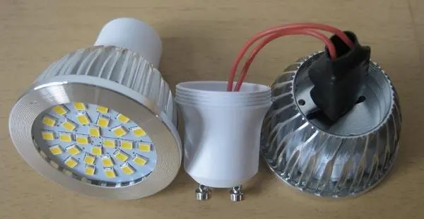 Photo de l’avis officiel: Aptoyu-DE LED Spotlight Projecteur LED — risque: Choc électrique