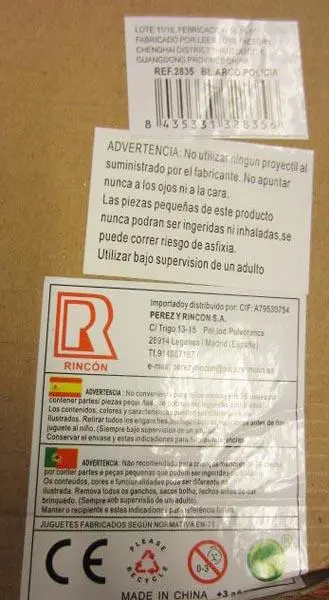 Foto aus der offiziellen Meldung: Perez Rincón Detective Spielzeugwaffe Set — Risiko: Ersticken