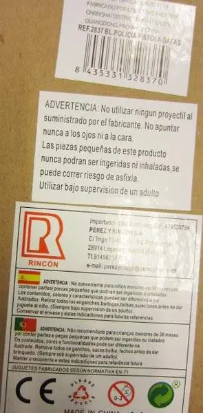 Foto aus der offiziellen Meldung: Perez Rincón Detective Spielzeugwaffe Set — Risiko: Ersticken