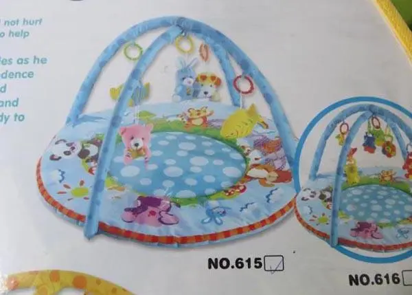 Foto do aviso oficial: BEIYING TOYS Baby Game Kingdom Play-mat com brinquedos — risco: Engasgamento