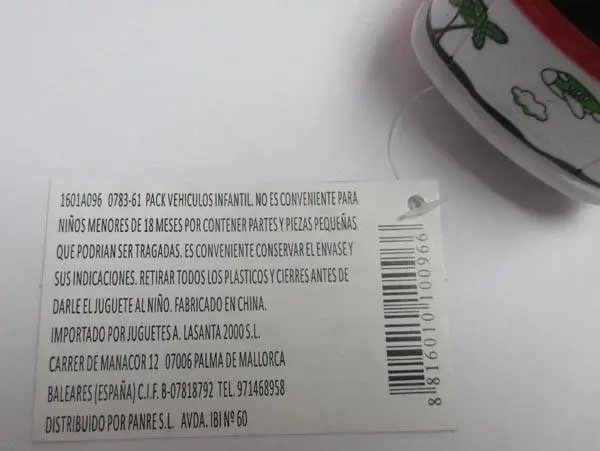 Photo from the official notice: JUGUETES A. LASANTA 2000 plastic toy car — choking risk