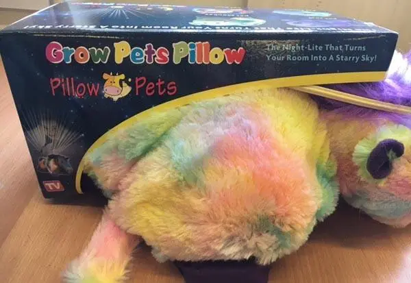 Foto do aviso oficial: Pillow Pets Grow Pets Pillow Brinquedo macio com luzes — risco: Engasgamento & Estrangulamento