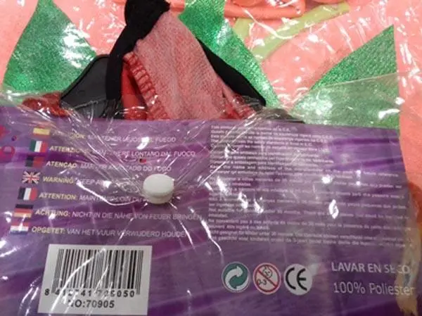 Foto aus der offiziellen Meldung: Profisa Fancy-Kleid Kostüm — Risiko: Ersticken