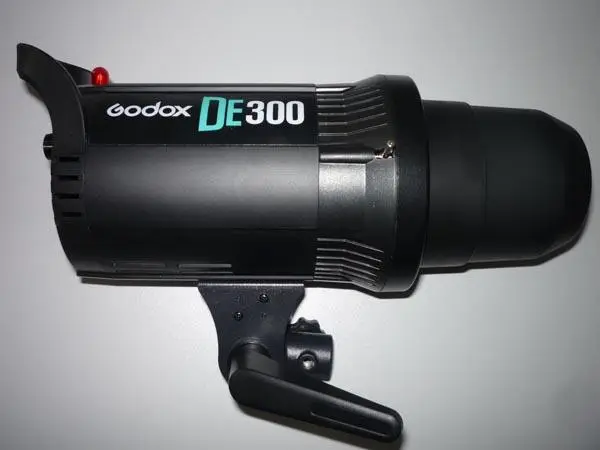 Photo de l’avis officiel: Godox DE Studio Strobe Éclairage de stroboscopes — risque: Choc électrique