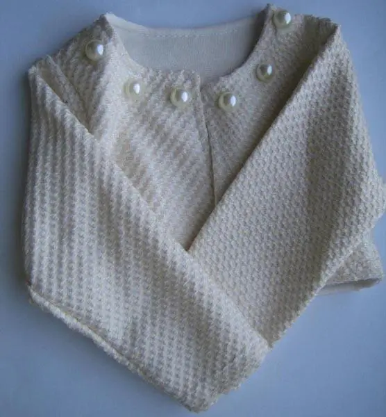 Foto aus der offiziellen Meldung: GVИ Bébi ruha Mädchenkleid mit Bolero — Risiko: Ersticken