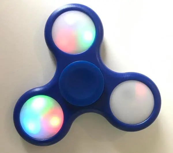 Photo de l’avis officiel: SYMEX COLOR SPIN LED Fidget spinner — risque: Blessures