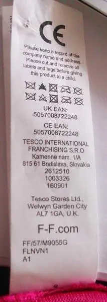 Foto aus der offiziellen Meldung: F&amp;F (by TESCO) Princess Dress Up Fancy-Kleid Kostüm — Risiko: Sehschaden