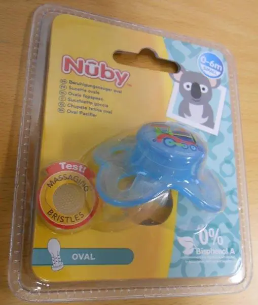 Foto aus der offiziellen Meldung: Nuby Mini Brites pacifier Sonstiges — Risiko: Ersticken