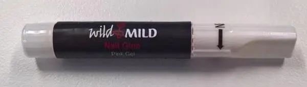 Foto aus der offiziellen Meldung: Wild &amp; Mild Artificial nail kit Falsche Nägel mit Kleber — Risiko: Chemikalie