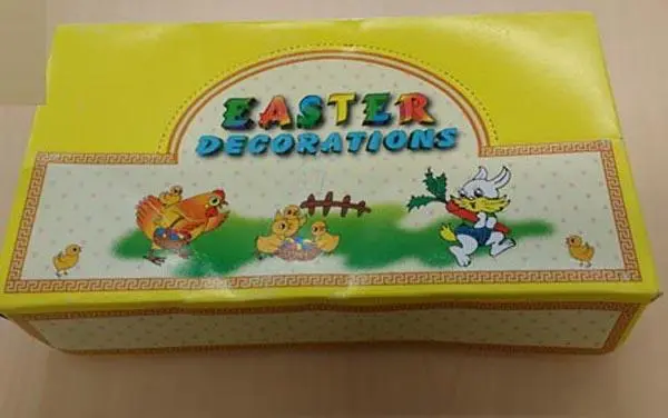 Foto aus der offiziellen Meldung: EASTER DECORATIONS Spielzeugküken — Risiko: Ersticken