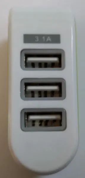 Photo de l’avis officiel: 3 USB CHARGER Unité d’alimentation électrique — risque: Choc électrique & Incendie