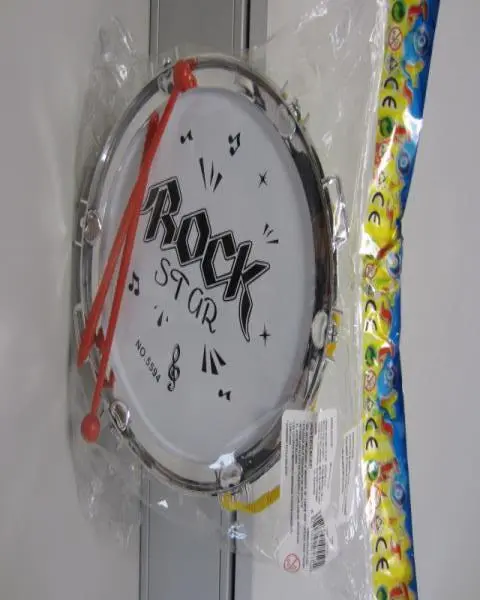 Foto del aviso oficial: JUPESA Tambor Metalizado 'Rock Star' ("Metal drum 'Rock Star'") Tambor de juguete — riesgo: Atragantamiento
