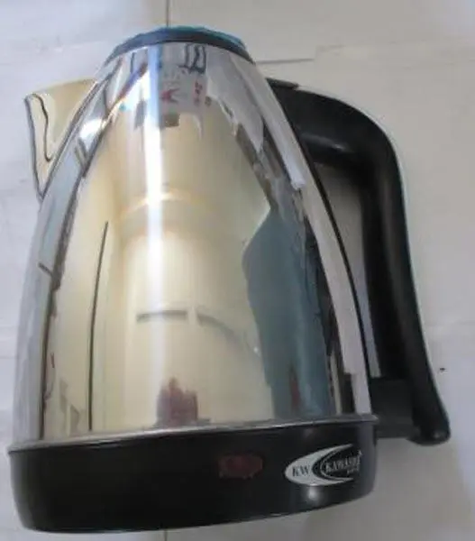 Photo from the official notice: KW - KAWASHI Japan electric kettle — electric shock risk