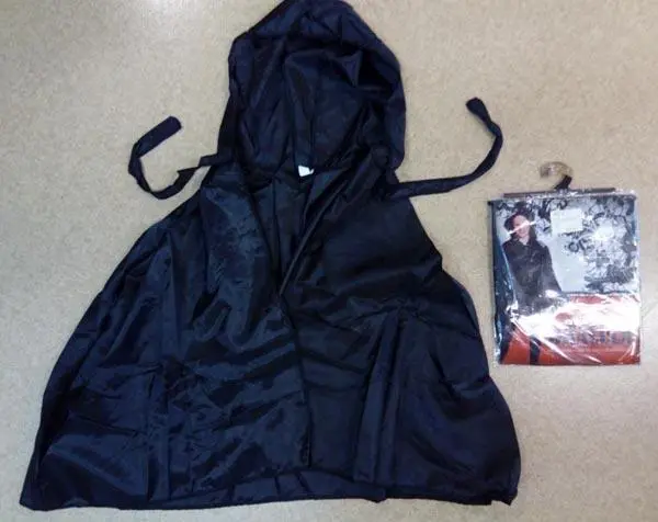 Photo de l’avis officiel: Halloween Dracula Costume de fantaisie — risque: Brûlures & Etranglement