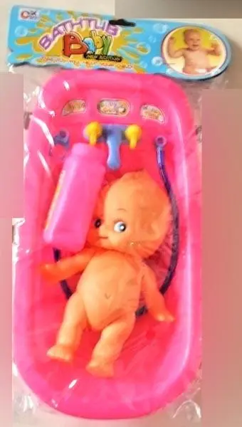 Foto uit de officiële melding: TOYS GROUP Bathtub baby Plastic pop — risico: Chemische risico's