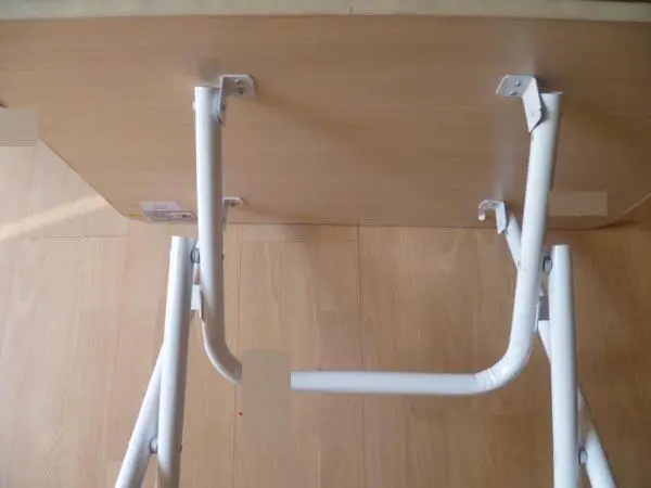 Photo de l’avis officiel: Arslan Table de jardin — risque: Coupures & Blessures