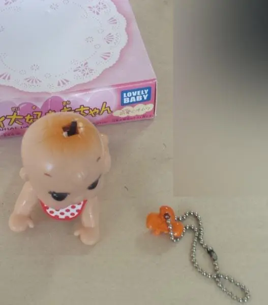 Foto do aviso oficial: 'HAI HAI DAISUKI AKACHAN - LOVELY BABY' Boneca de plástico — risco: Engasgamento