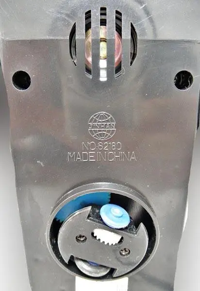 Foto aus der offiziellen Meldung: JINHAN Classic Spielzeugauto — Risiko: Ersticken