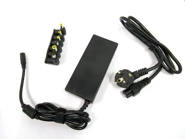 Foto uit de officiële melding: Akyga AC/DC notebook power adapter De voeding van de computer — risico: Elektrische schok