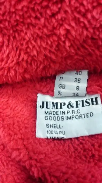 Foto aus der offiziellen Meldung: Jump &amp; Fish Jakna sa kapuljačom ('Jacket with hood') Kinderjacken — Risiko: Strangulierung