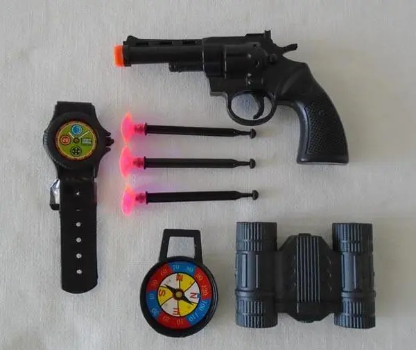 Foto aus der offiziellen Meldung: POLICE SHOOTING GAME Spielzeug-Polizei-Set — Risiko: Ersticken