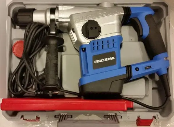 Foto uit de officiële melding: Biltema ROTARY HAMMER Roterende hamerboor — risico: Verwonding