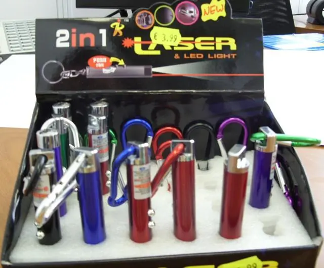 Foto uit de officiële melding: Laserpointers  1) 2 in 1 Super Geleide Lamp en Ke — risico: Aantasting van het gezichtsvermogen