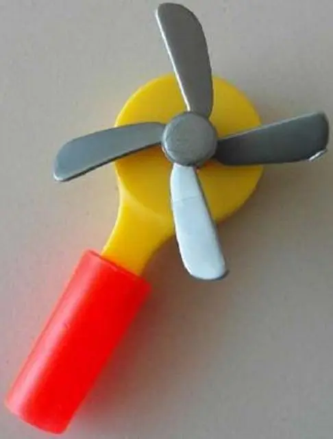 Photo from the official notice: Baby "funny dogs" chocolate eggs with toy — choking risk