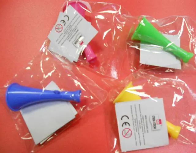 Foto do aviso oficial: CRIK CROK Vuvuzelas «Mini Vuvuzelas» — risco: Engasgamento