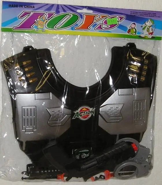 Foto aus der offiziellen Meldung: Kinderpolizei Set &amp; #13; &amp; # #13; — Risiko: Ersticken