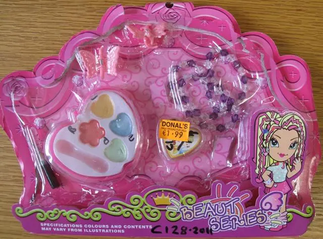 Foto uit de officiële melding: Beaut Series Kinder make-up set  &amp; # #13; — risico: Chemische risico's