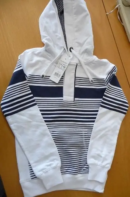 Foto uit de officiële melding: Reserved Kids Kinderkleding — risico: Verwonding & Verwurging