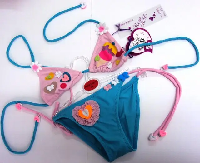 Foto uit de officiële melding: Rosso Kids Kinderbikini — risico: Verwonding & Verwurging
