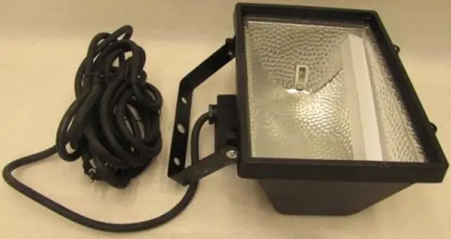 Photo from the official notice: Merox floodlight "technics" — fire risk