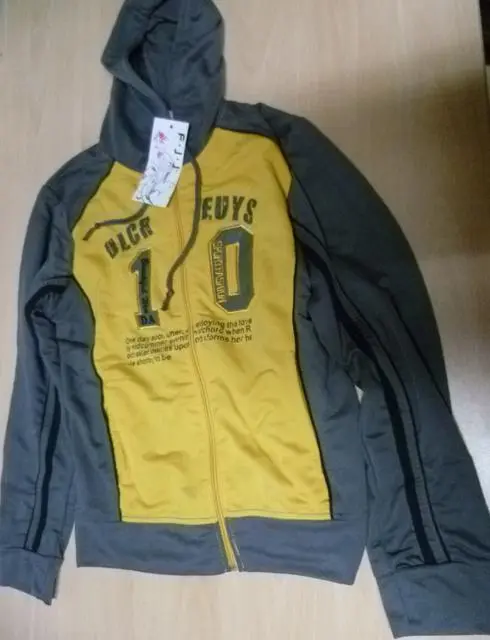 Photo from the official notice: F.J.J fashion children's tracksuits — injuries & strangulation risk