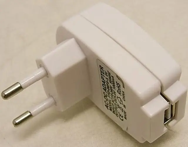 Photo de l’avis officiel: Deltaco Chargeur «IPod Accessoires Kit» (NON UN ORIGINAL AC — risque: Choc électrique