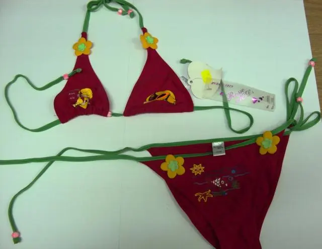 Foto uit de officiële melding: Rosso Kids Kinderbikini — risico: Verwonding & Verwurging