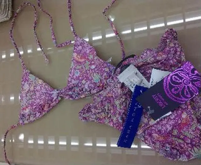 Foto aus der offiziellen Meldung: LIBERTY ART FABRICS. ZARA HOME KIDS Mädchen Bikini &amp; #13; &amp; # #13; — Risiko: Strangulierung
