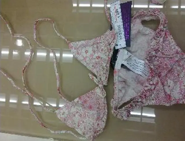 Foto aus der offiziellen Meldung: LIBERTY ART FABRICS. ZARA HOME KIDS Mädchen Bikini &amp; #13; &amp; # #13; — Risiko: Strangulierung