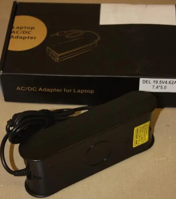 Foto aus der offiziellen Meldung: Netzadapter „Replacement AC Adapter“ — Risiko: Elektrischer Schlag & Feuer