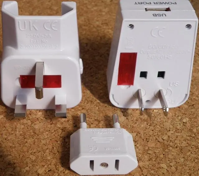 Photo de l’avis officiel: Mentavill Adaptateur de voyage avec sortie USB. &amp; #13;"Világraszóló U — risque: Choc électrique
