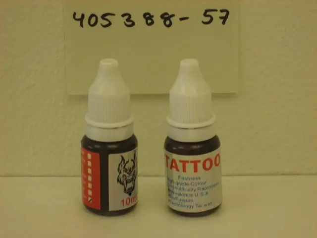 Foto aus der offiziellen Meldung: Tattoo Tattoo-Tinte: &amp; #13; &amp; #13;1.Tattoo Tinte: Tattoo Rot &amp; # #13; &amp; #13;2.Tatt — Risiko: Chemikalie