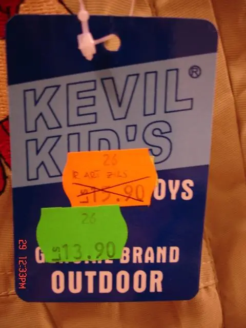 Foto aus der offiziellen Meldung: KEVIL® KID'S Kinder Schneeanzug (THE PRODUCT MAY BE Counterfei) — Risiko: Strangulierung