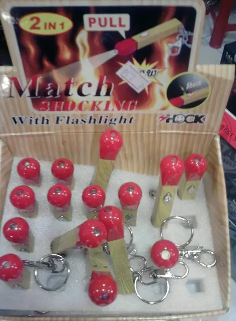 Foto dell’avviso ufficiale: Shock Joke " Key-chain car" e " Match scioccante con fl — rischio: Scossa elettrica