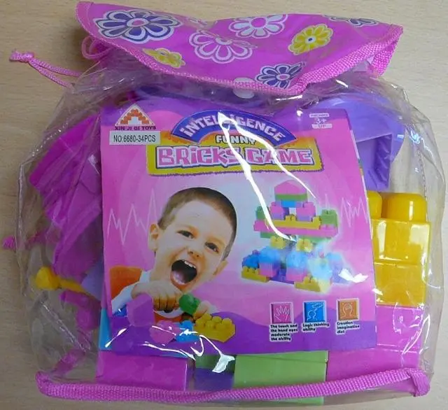Photo from the official notice: XING QUI CHI TOYS toy bricks "intelligence funny bricks game" — choking risk